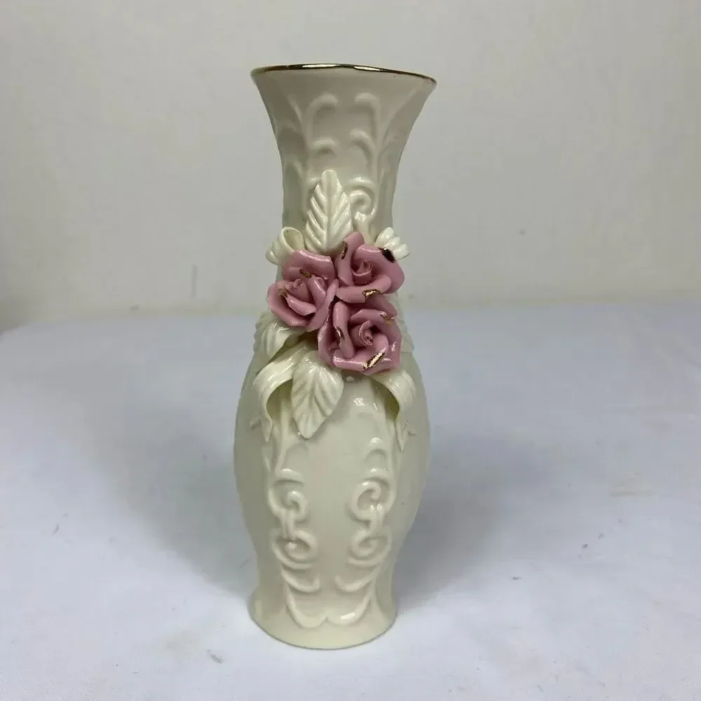 Elegant Ivory Porcelain vase w/pink roses and gold trim